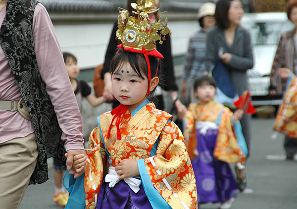 日本最古の生身天満宮の祭事春祭り 雷除けと稚児行列